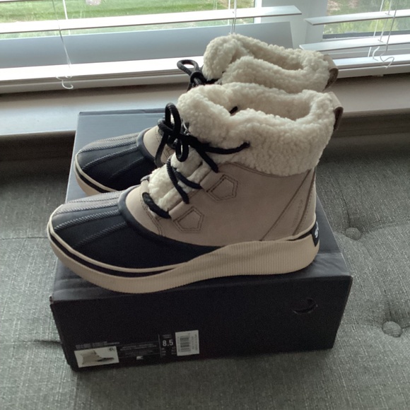 Sorel Women's Out N About IV Chillz Waterproof Booties, size 8.5 - Picture 6 of 11